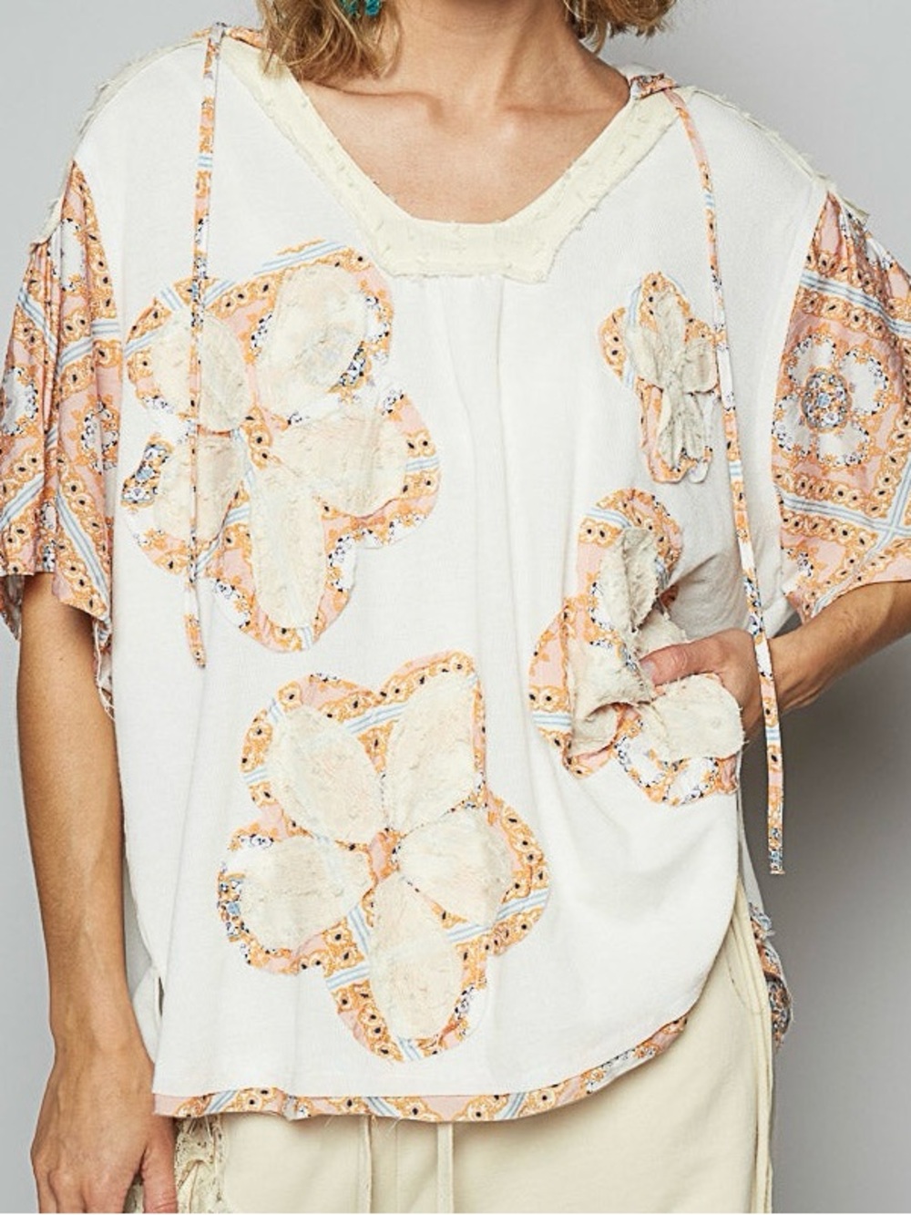 POL Short Sleeve Floral Patch Hoodie Top Women’s M Multicolor Raw Hem Oversized